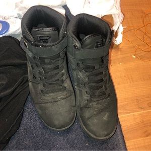 Used only a few times hurt my feet black shoes